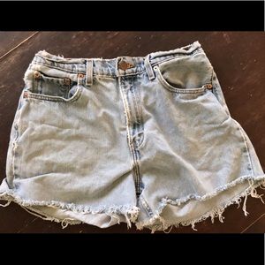 Light wash vintage cut off Levi’s